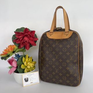 Louis Vuitton Monogram Excursion Bag. DC: VI0928. Made in France. With lock & certificate of authenticity from ENTRUPY ❤️