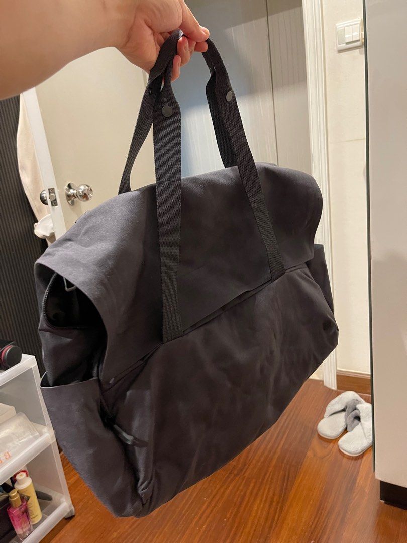 Lululemon Large Grey Duffel Bag (used once), Men's Fashion, Bags, Sling