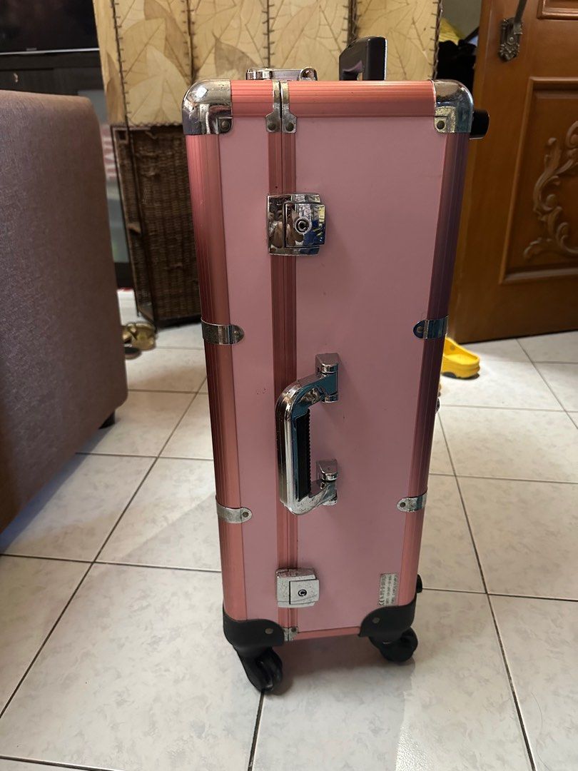 Make Up Trolley & Chair Set (Category: Makeup) located in Taguig. Submitted by che_f25 (Listing ID 1220990503, Image 3). Description: If Make up Trolley itself = 13,000 For Chair itself = 5,000 I bought it in Pure Beauty serendra bgc Almost New super ganda pa.