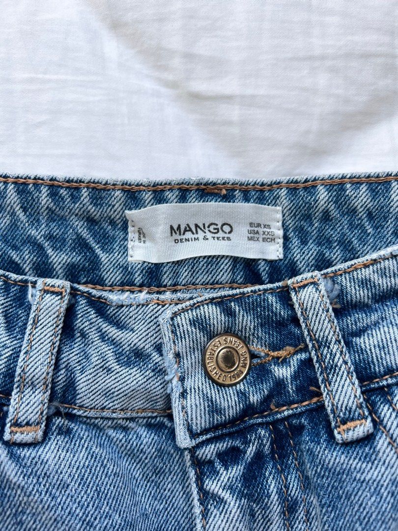 Mango Floral Embroidered Denim Skirt (Category: Skirts) located in Makati City. Submitted by ellexcv (Listing ID 1220979422, Image 3). Description: Used only twice.