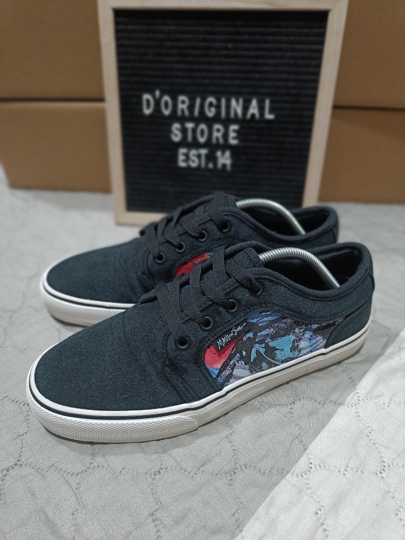 Maui and Sons Wave Sneakers on Carousell