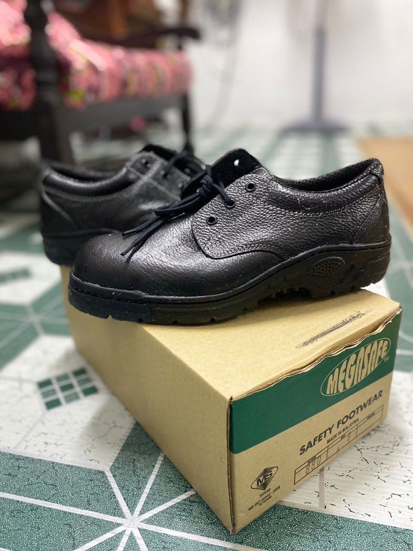 Megasafe safety boots 8.5UK, Men's Fashion, Footwear, Boots on Carousell