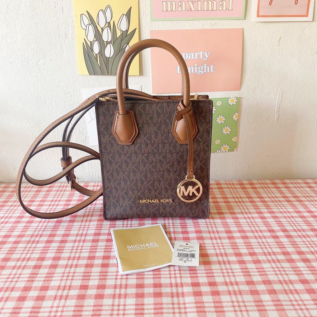 Michael Kors Mini Pochette Crossbody Bag, Luxury, Bags & Wallets on  Carousell