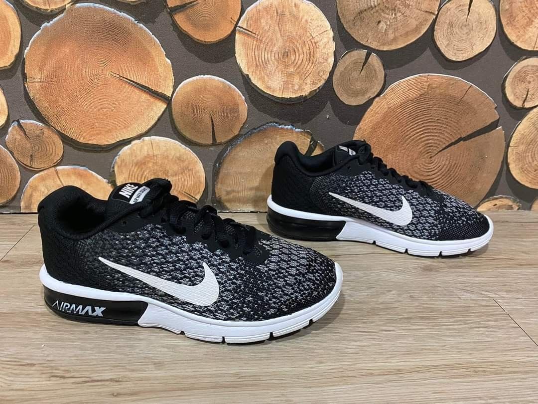 nike air max sequent 2 black and white