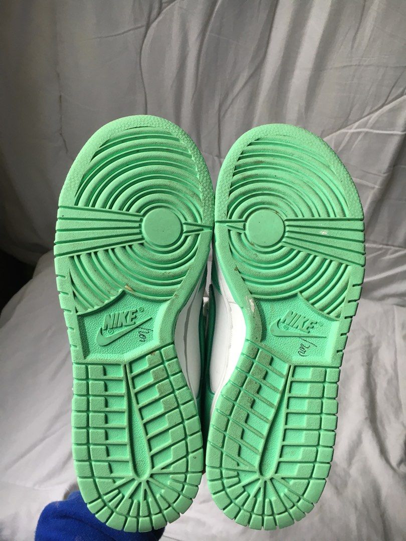 sb dunk low green glow