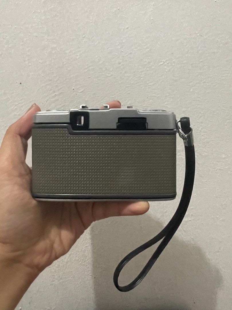 OLYMPUS PEN EE-2 (Category: Cameras) located in San Jose del Monte. Submitted by loveic (Listing ID 1221073902, Image 2). Description: Olympus Pen EE-2 -Half frame Free pouch and hand strap See the sample shot. RFS - decluttering .