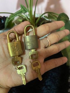 Authentic Louis Vuitton lock and key set #448 Gold