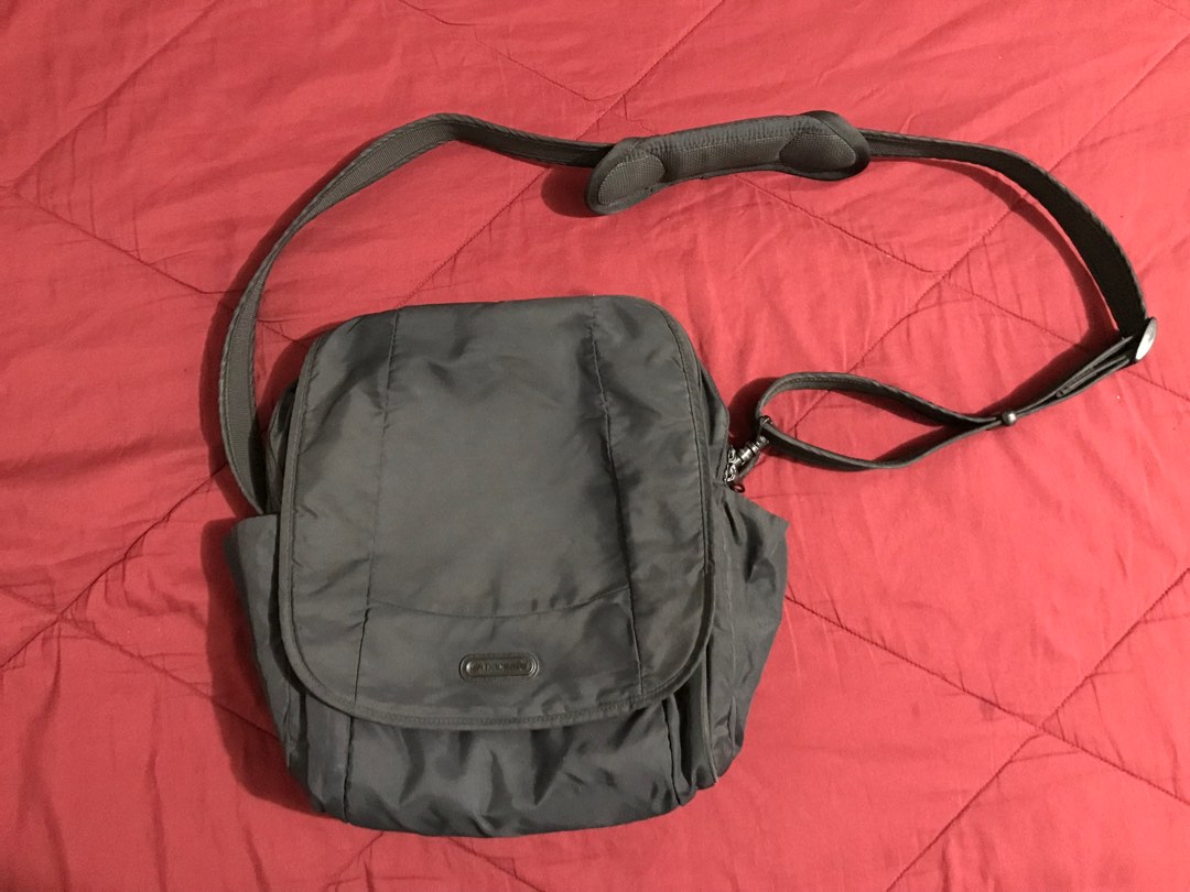 PacSafe Metrosafe 300 GII Laptop Bag, Men's Fashion, Bags, Backpacks