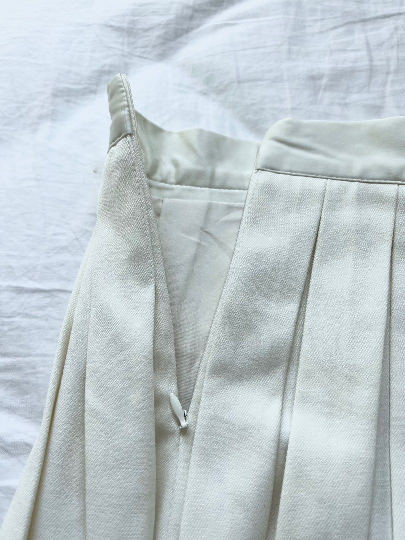 Pleated Tennis Skirt (Category: Skirts) located in Makati City. Submitted by ellexcv (Listing ID 1220978575, Image 2). Description: .
