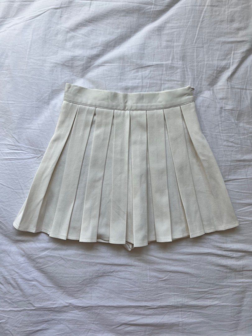 Pleated Tennis Skirt (Category: Skirts) located in Makati City. Submitted by ellexcv (Listing ID 1220978575, Image 1). Description: .