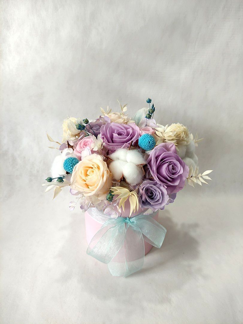 Preserved flowers/Bloom box, Hobbies & Toys, Stationery & Craft