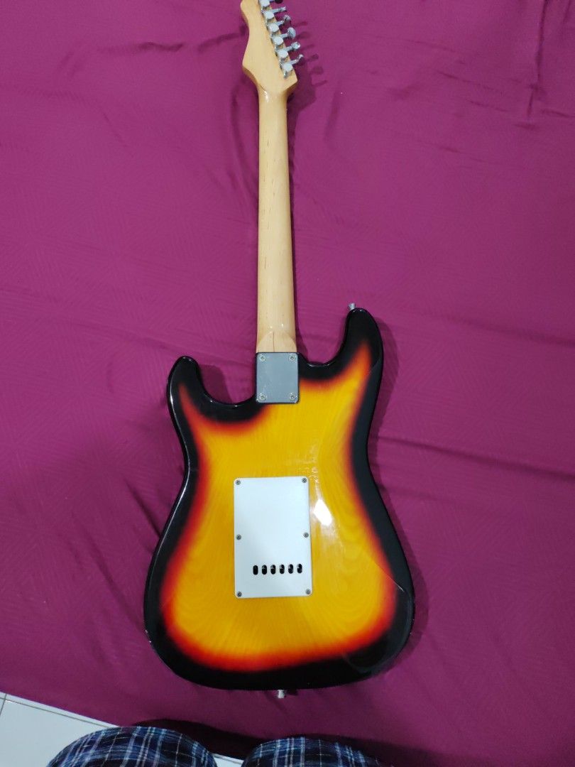 Pyramid Electric Guitar, Hobbies & Toys, Music & Media, Musical