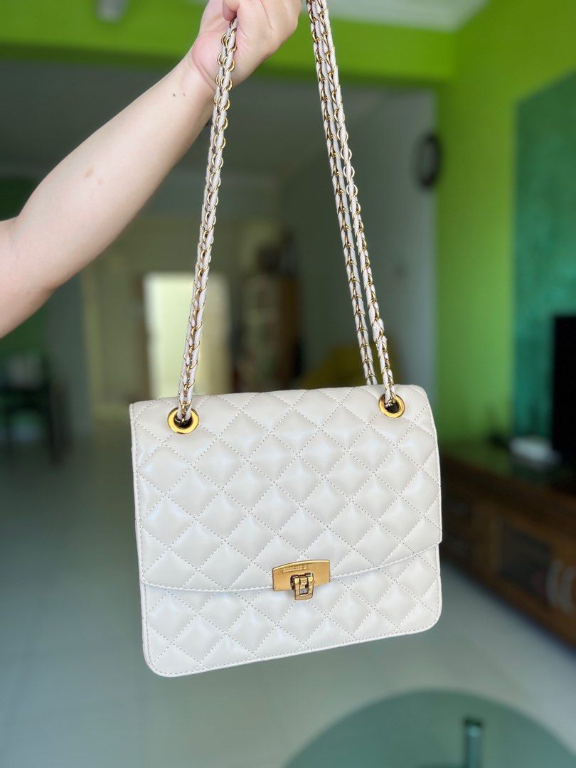 Clutch with chain strap outlet