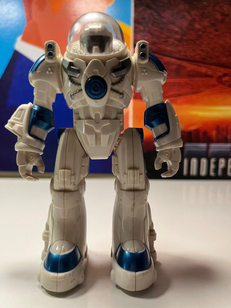 Radtar Spaceman Mini Robot (Category: Remote Control Toys) located in Caloocan City. Submitted by snapshop_ph (Listing ID 1220982393, Image 1). Description: 💟 Good working condition 💟 Mini version 💟 Without remote control 💟 Lalamove, Flash Gcash payment 💟 North Caloocan area.