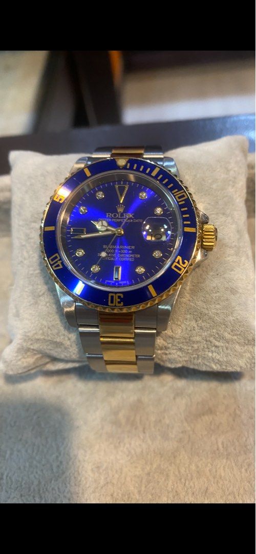 Rolex 2001 Submariner Diamond dial " bluesy" (Category: Luxury Watches) located in Pasig City. Submitted by Watchaholics (Listing ID 1221032065, Image 2). Description: Rolex 2001 Submariner Diamond dial " bluesy" -Diamond dial -2001 yr model -with paper and box -9/10 condition For only 770k slight neg You may also contact me @ 09615077138 Thanks admin😉 .