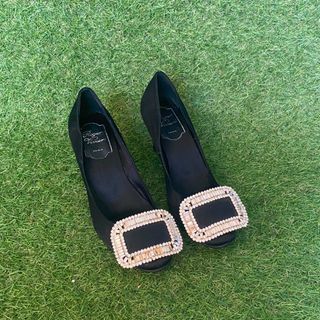 RV Trompette Crystal Buckle Pumps in Satin Second