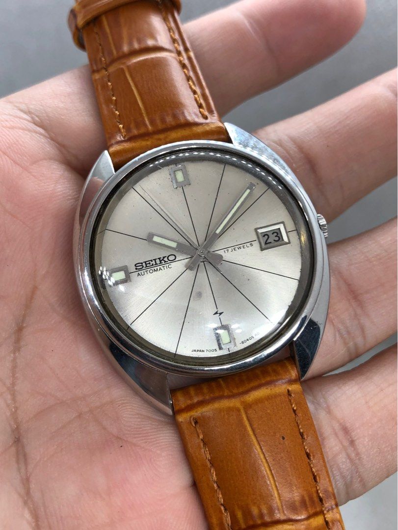 Seiko 7005 Vintage 1975 Silver 37mm Automatic Watch, Luxury, Watches on  Carousell