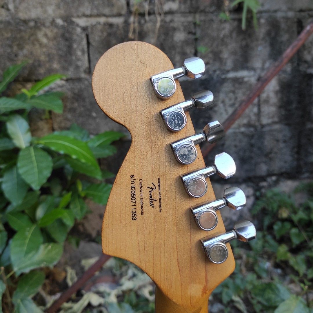 正規品! □Squier Fender Standard Fingerboard with Stratocaster