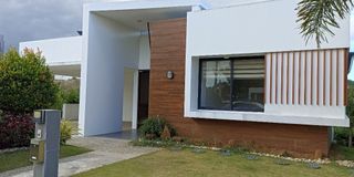 Sun Valley House and Lot  West End (Ready for Occupancy)