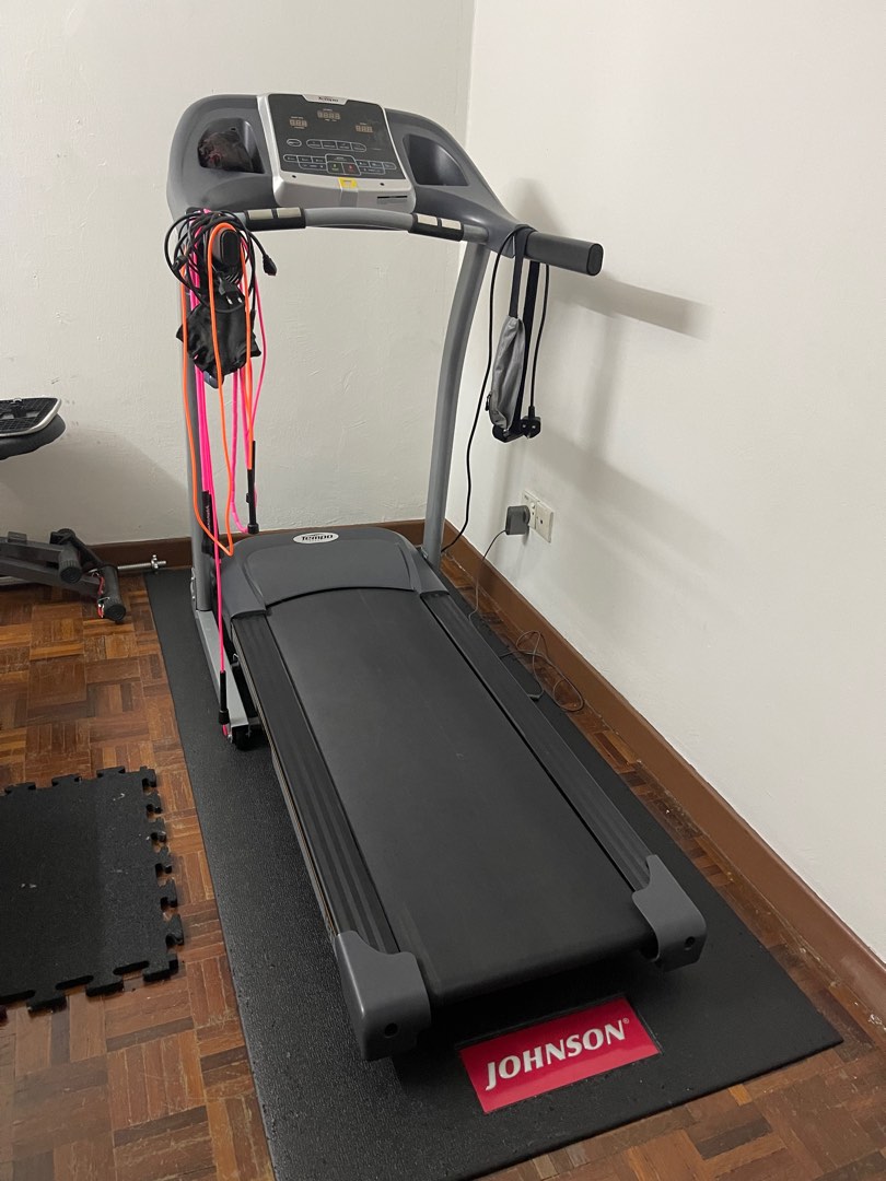 Treadmill Johnson, Sports Equipment, Exercise & Fitness, Cardio