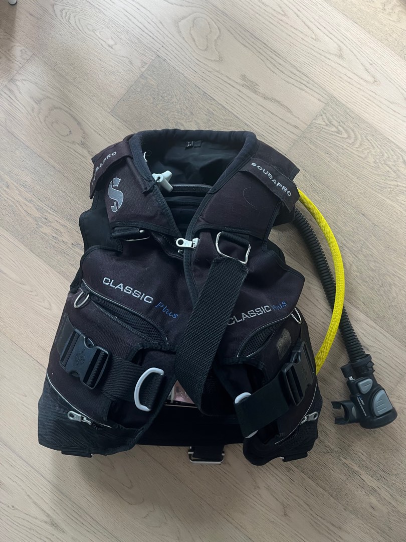 USED ScubaPro Classic Plus BCD w Air2 AND Hose Size Medium