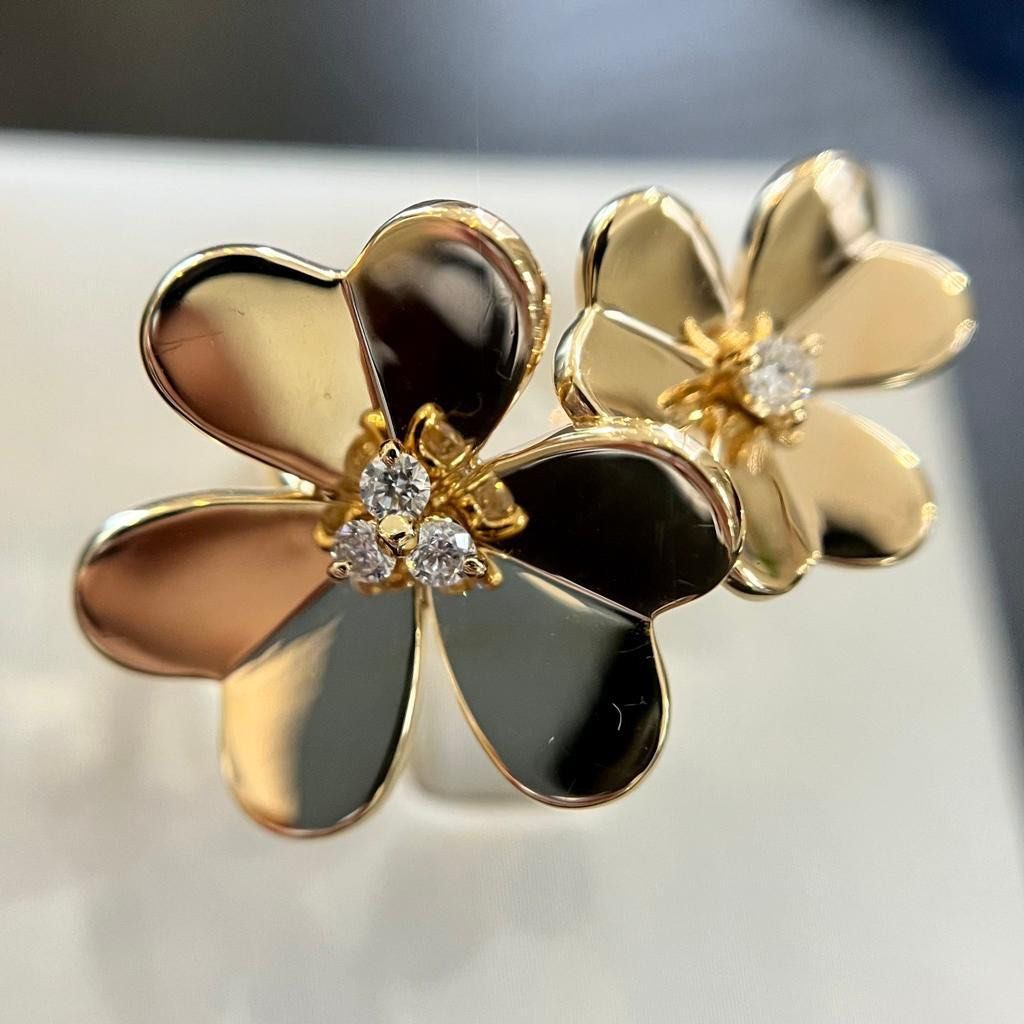 Gold flower earrings with diamonds online