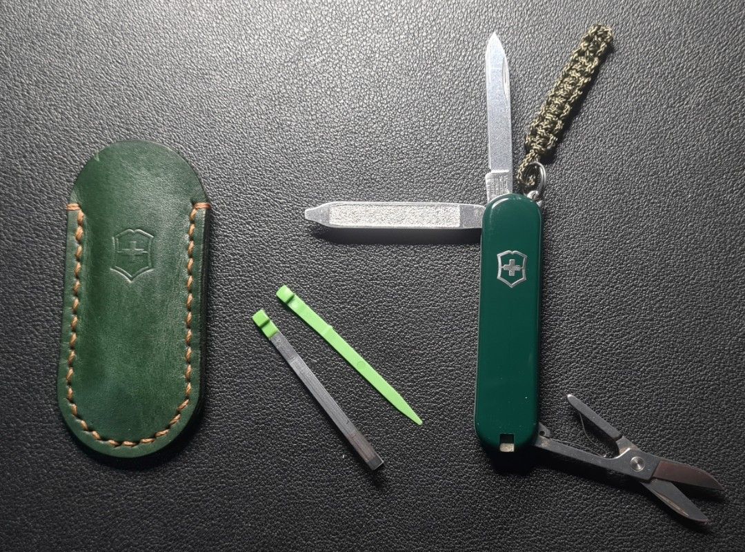 SWISS ARMY KNIFE VICTORINOX Classic SD with case 58 mm