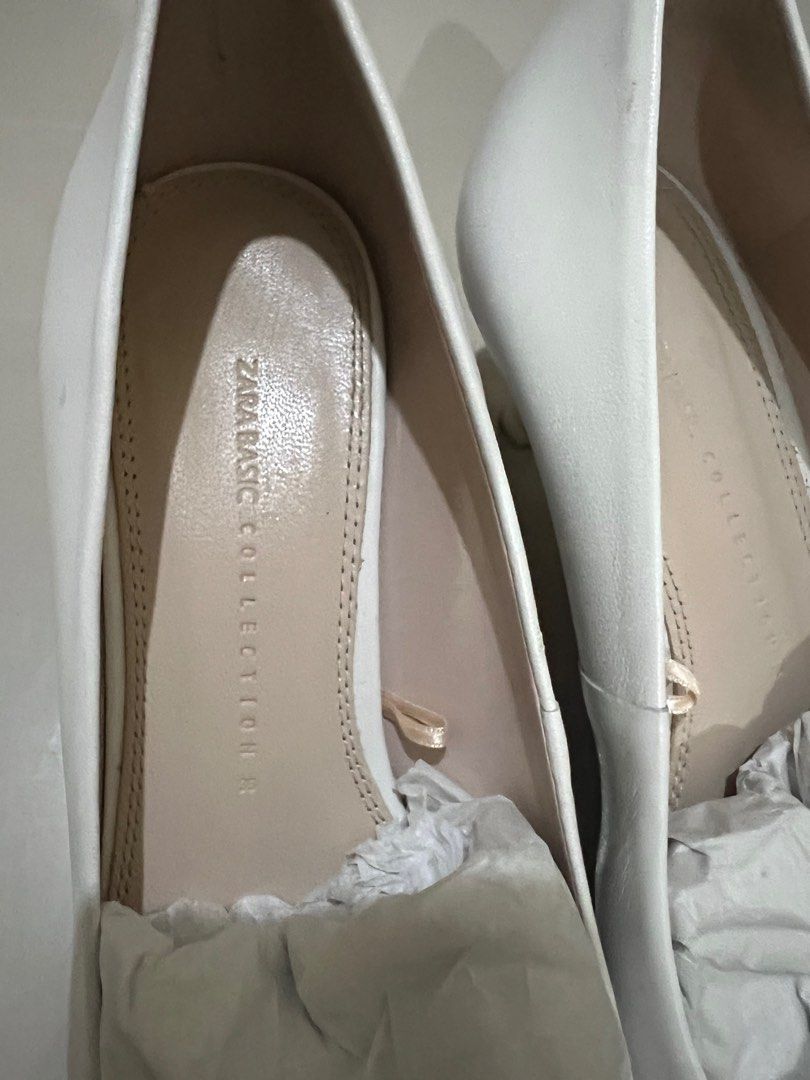Zara Real Leather Kitten Heels Pumps (Category: Heels) located in Makati City. Submitted by loriz_mar (Listing ID 1221002234, Image 2). Description: .