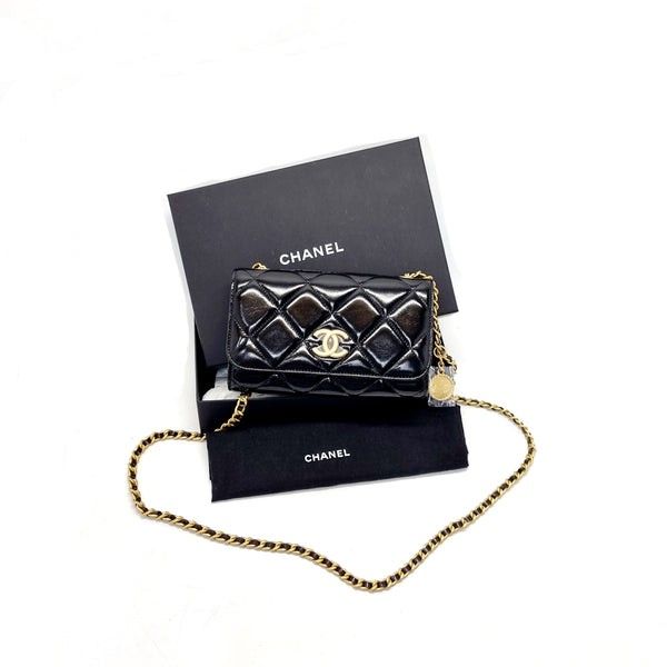 100% Authentic Chanel Vanity Chain Bag, Luxury, Bags & Wallets on Carousell