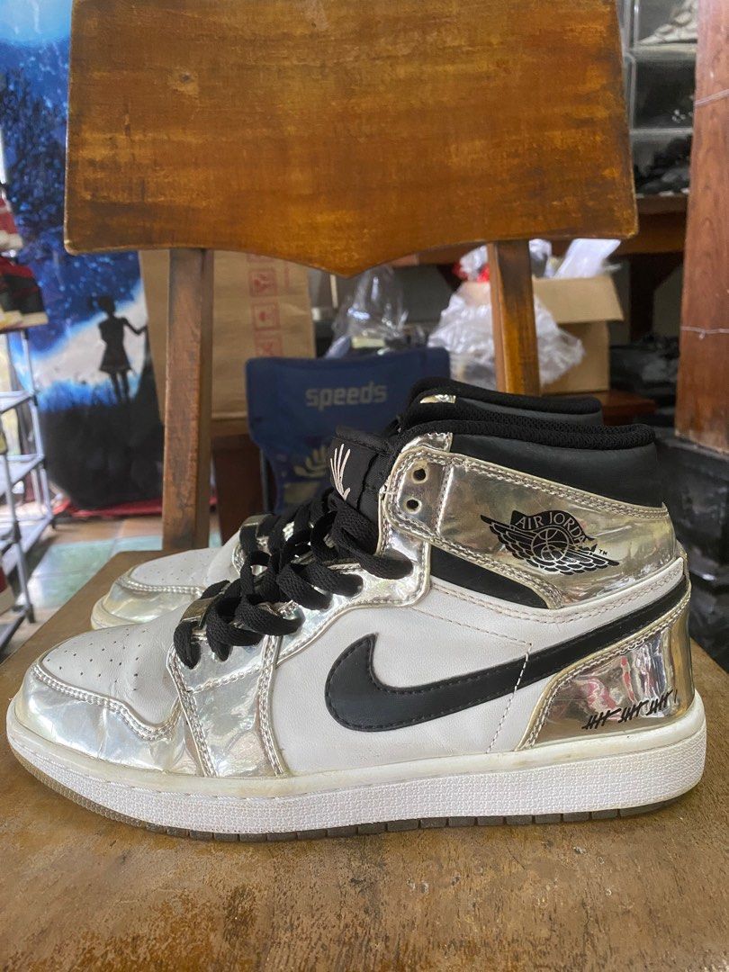 AIR JORDAN 1 x UNDEFEATED Fesyen Pria Sepatu Sneakers di Carousell
