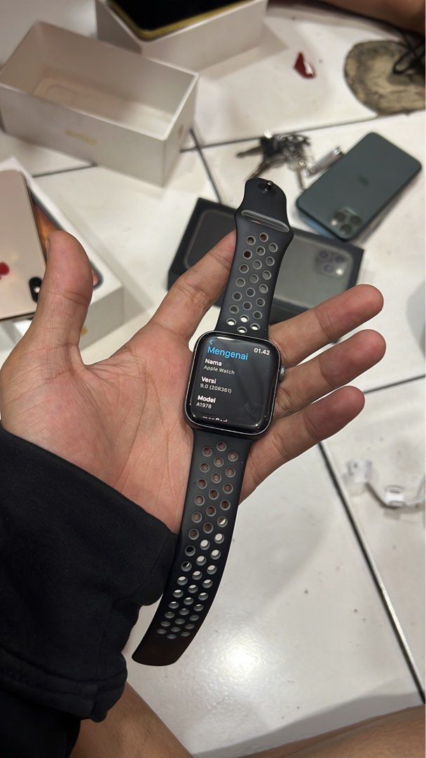 apple watch series 4 38mm Elektronik Lainnya di Carousell