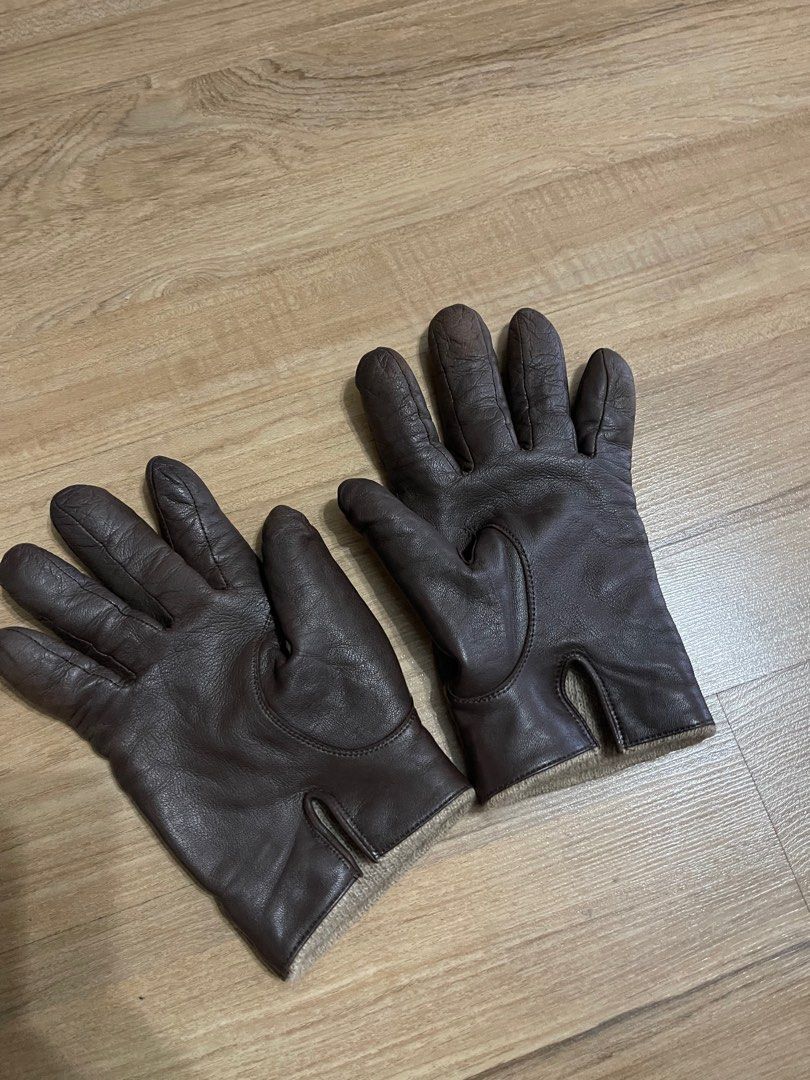 Burberry winter gloves deals