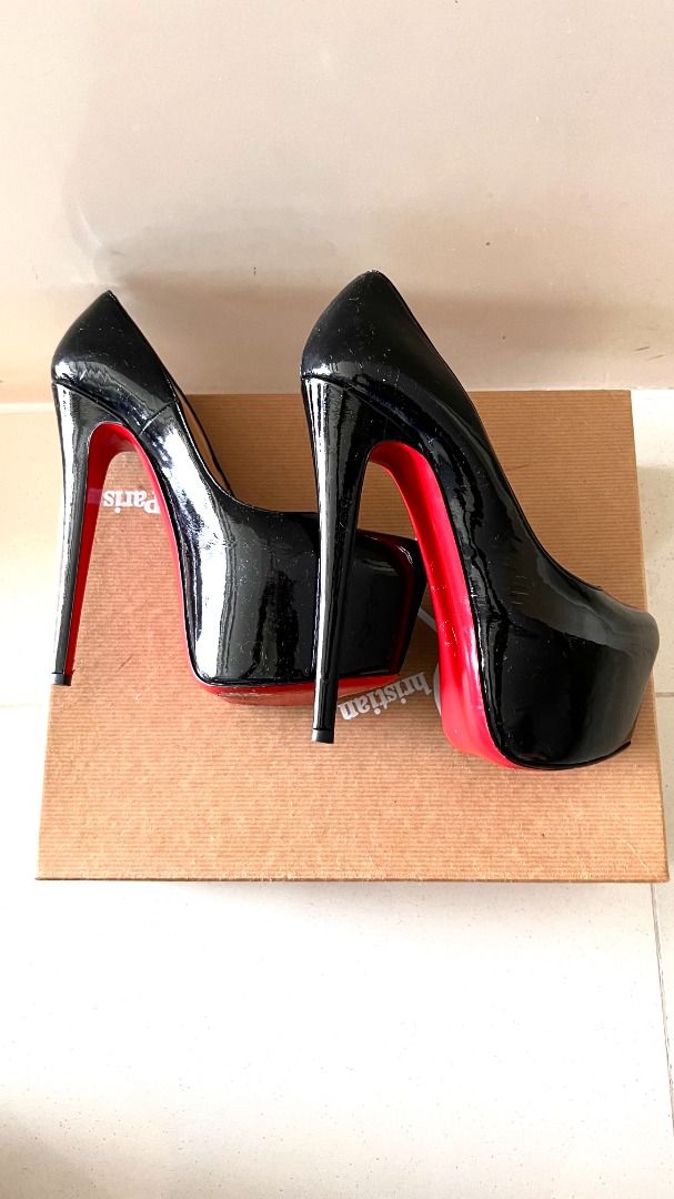 Authentic Louboutin Daffodile high heels in black patent