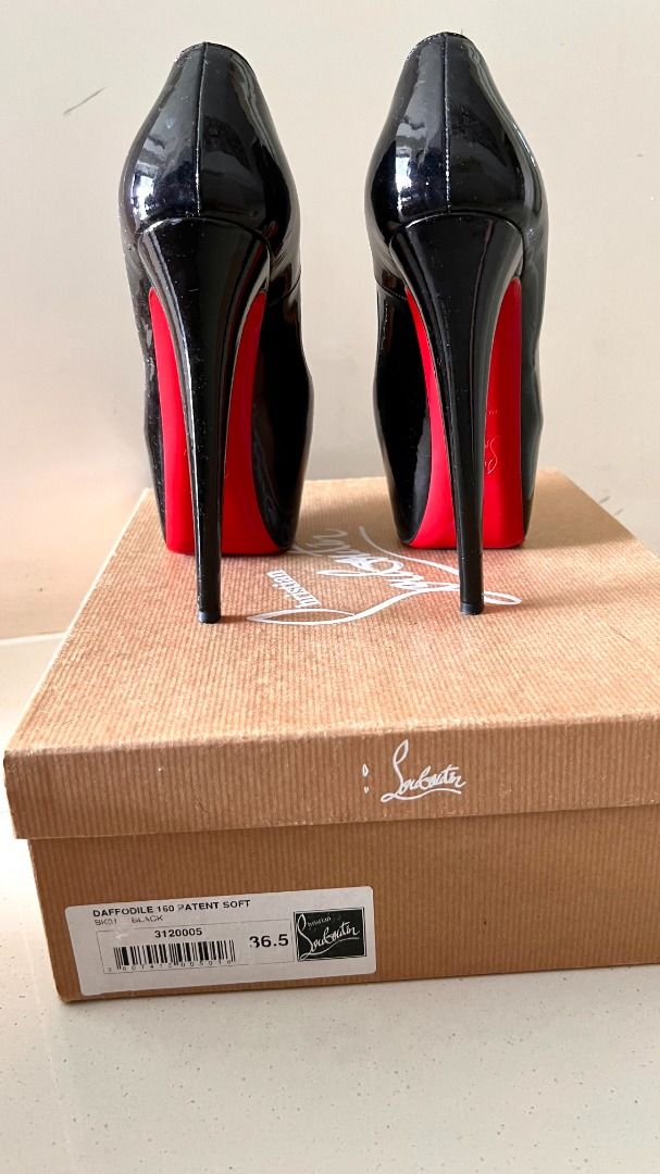 Authentic Louboutin Daffodile high heels in black patent
