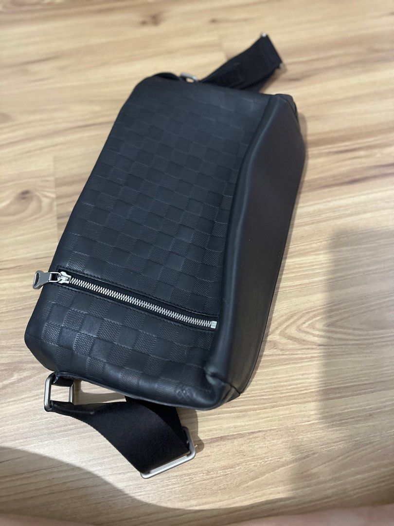Authentic Louis vuitton discovery messenger pm