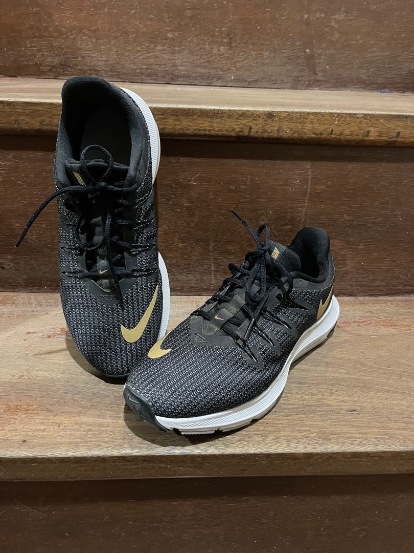 Nike quest black hot sale gold