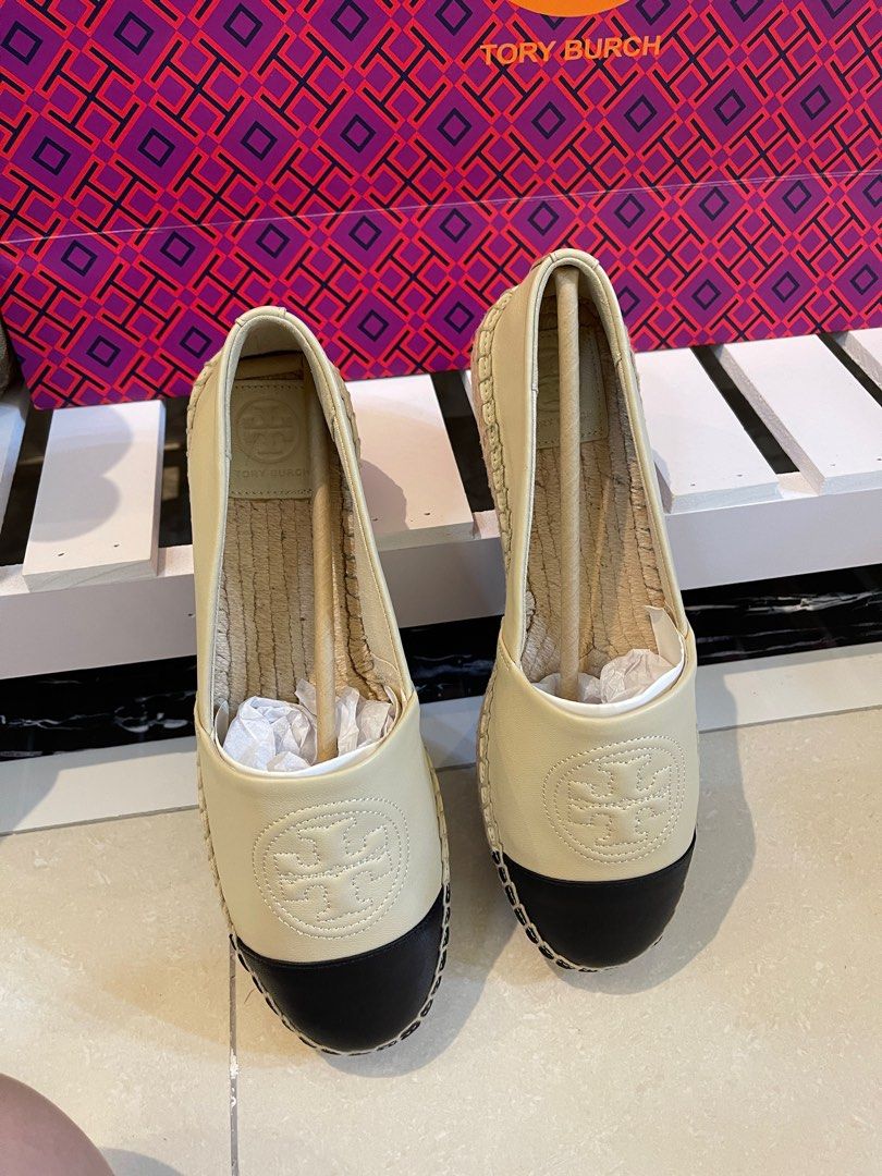 Authentic Tory Burch espadrilles leather flat shoes cream white, Women's  Fashion, Footwear, Flats on Carousell