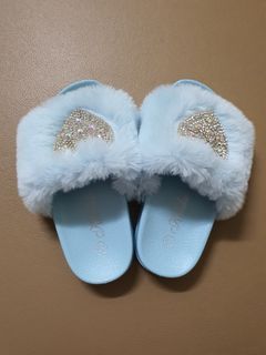 Baby girl slip on slippers size 25