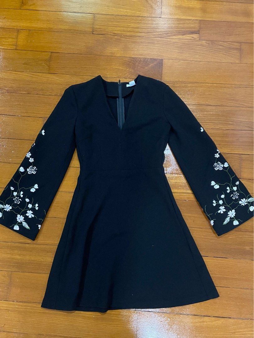 H and 2025 mv neck dress