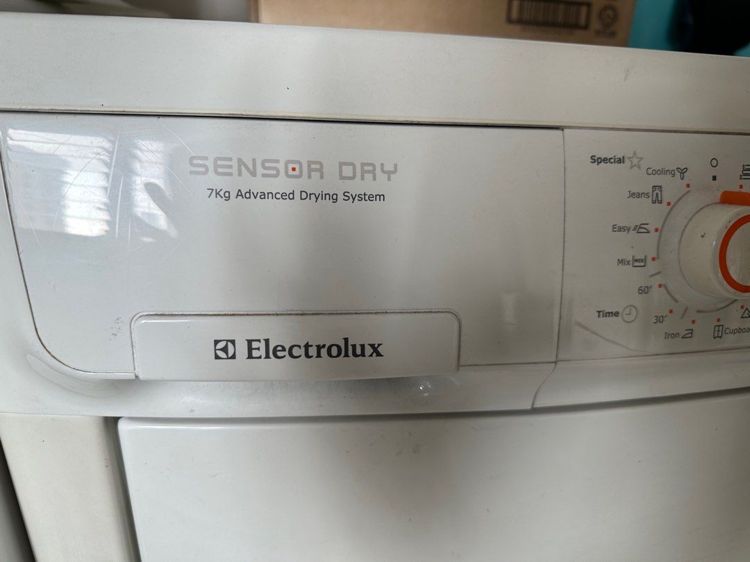 Broken Electrolux 7kg Dryer EDC67550W, TV & Home Appliances, Washing