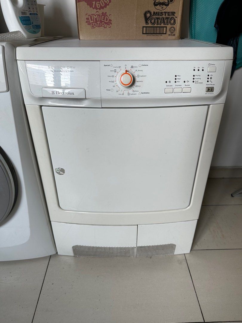 Broken Electrolux 7kg Dryer EDC67550W, TV & Home Appliances, Washing