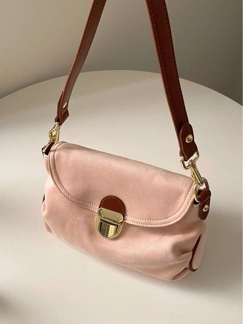 Retro baby pink shoulder bag, Women's Fashion, Bags & Wallets, Shoulder ...