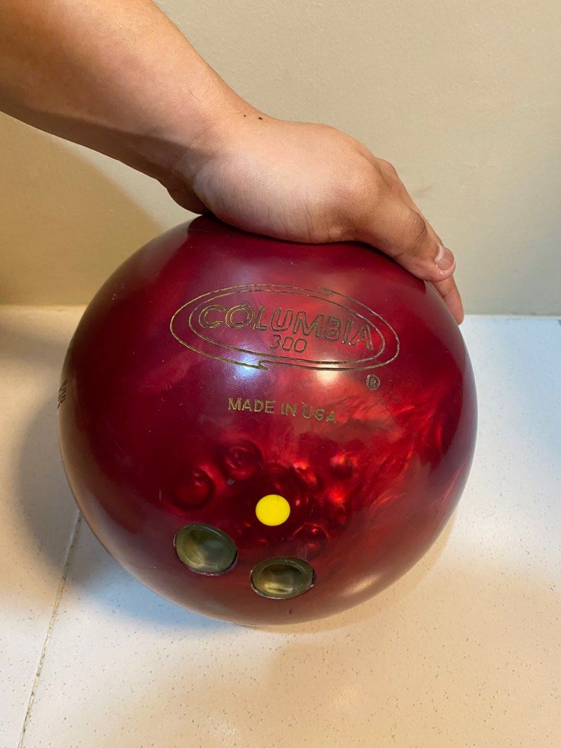 Columbia 300 ricochet bowling ball (15 lbs) Sports Equipment Sports
