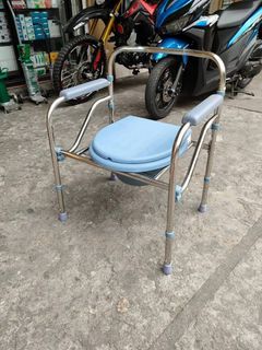 Commode chair