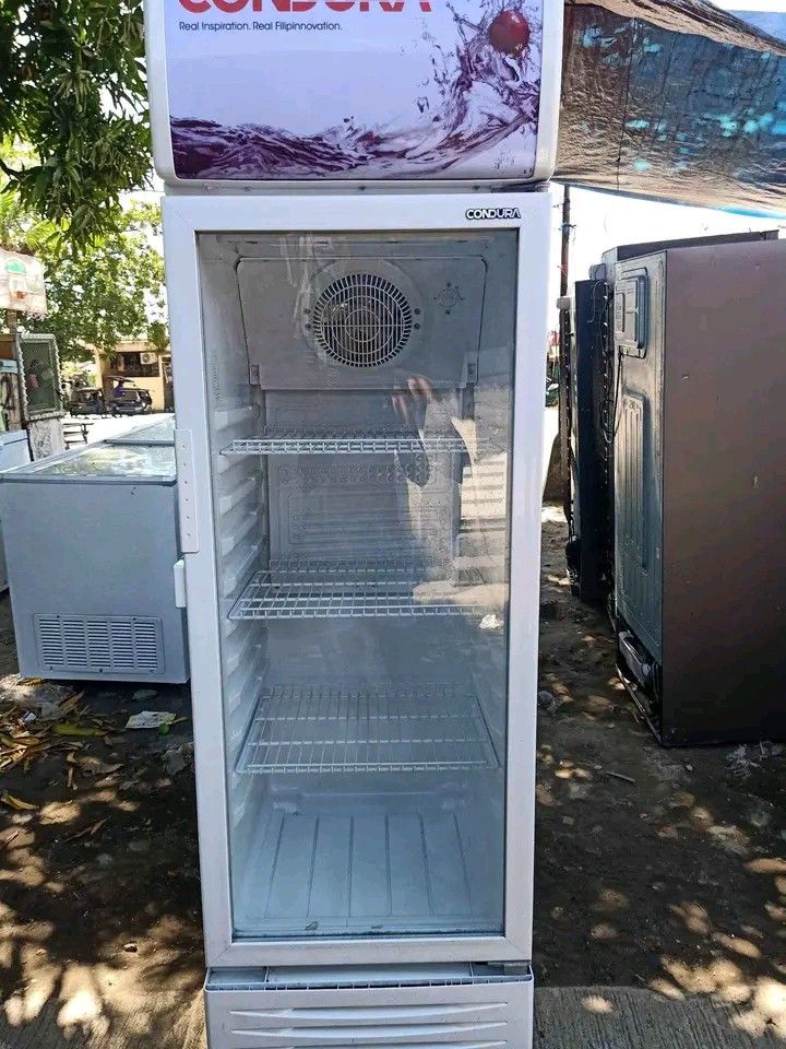 CONDURA SHOWCASE CHILLER 9CUFT, TV & Home Appliances, Kitchen