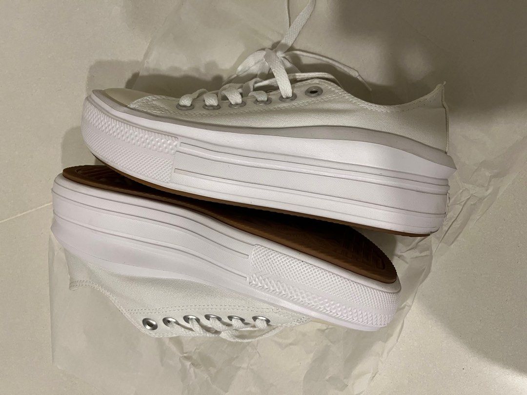 Converse White Chuck Taylor All Star size 6