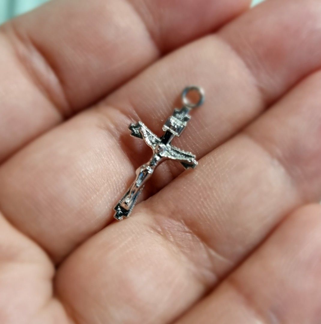 Crucifix cross pendant online
