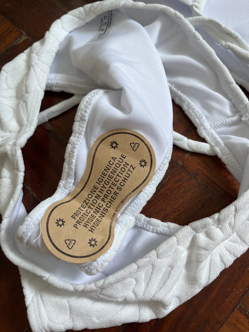 Cute white bikini, Women's Fashion, Swimwear, Bikinis & Swimsuits on