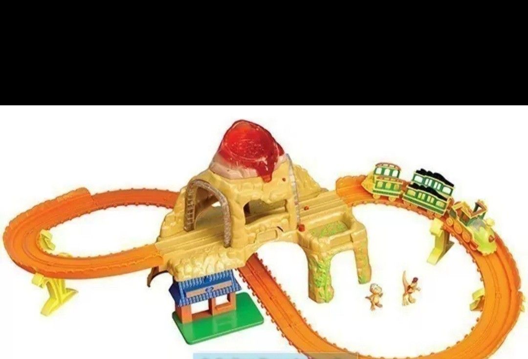 racing dinosaur train set