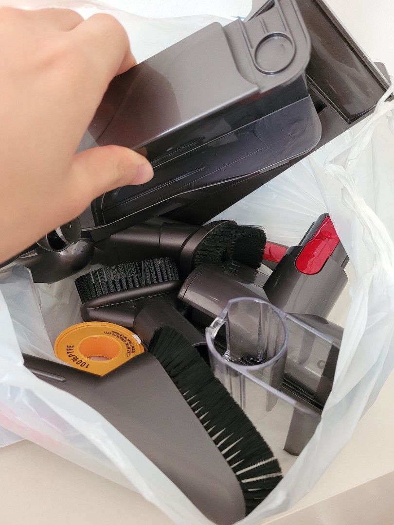 Dyson V11 Obsolute Battery (nearly 1 year warranty), TV & Home